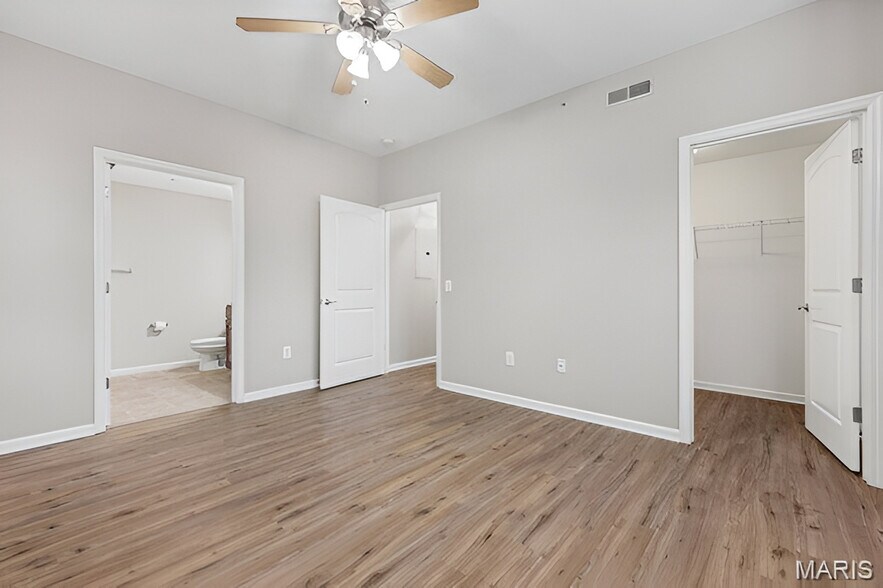 Building Photo - 115 Saint James Ct