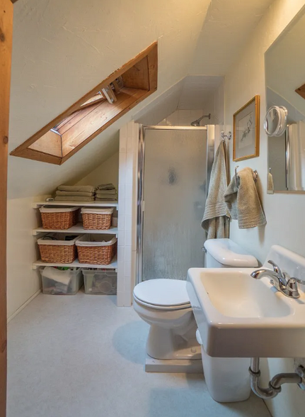 bathroom - 636 Cliff St