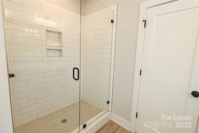 Building Photo - 2027 Isom St