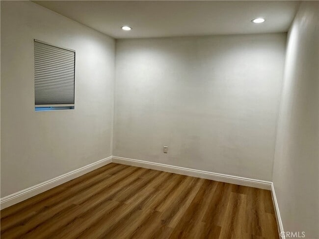 Building Photo - 4921 Persimmon Ave
