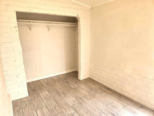 Building Photo - GCU Students Welcome! Updated 2-Bedroom Unit For Lease