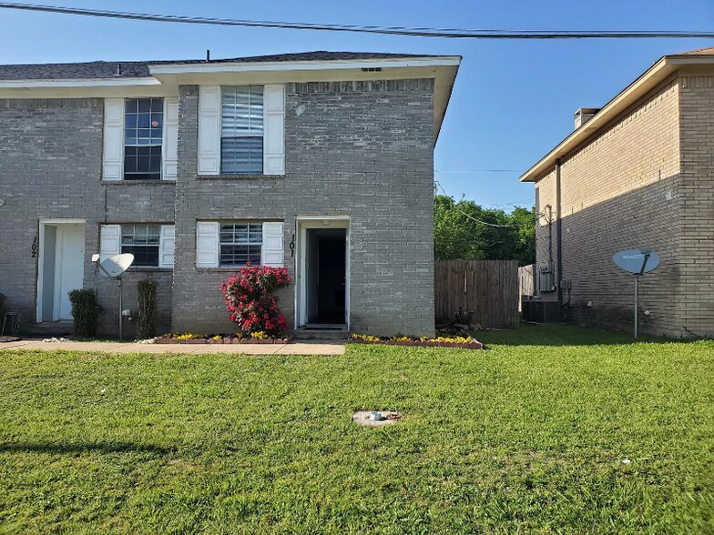 Building Photo - 7512 Chapin Rd