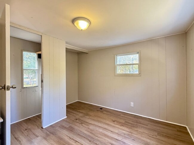 Building Photo - Updated Home in Laurel Lakes NJ FOR RENT $1400