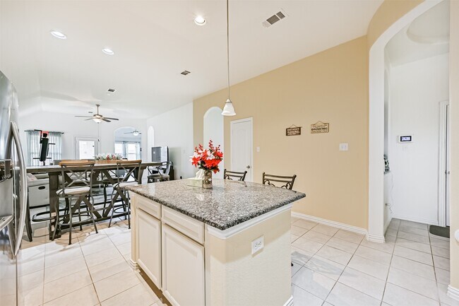 Building Photo - 3033 Broadhaven Dr