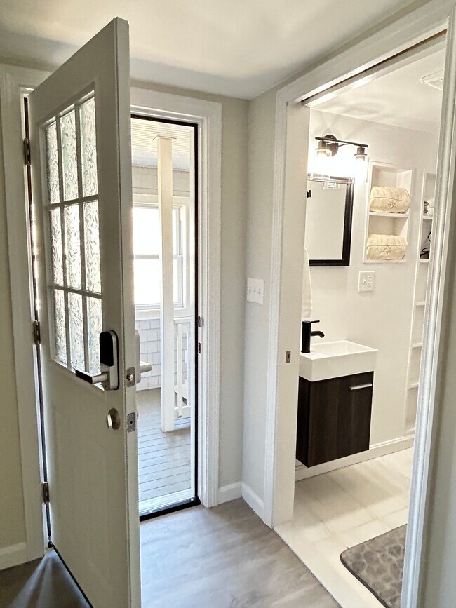 Primary Photo - 16 Lewis Ave