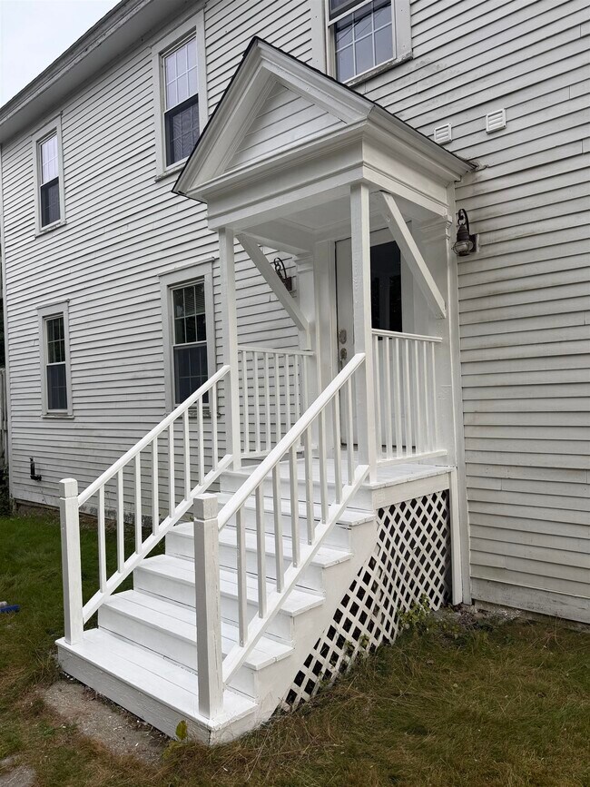 Building Photo - 526 Canaan St