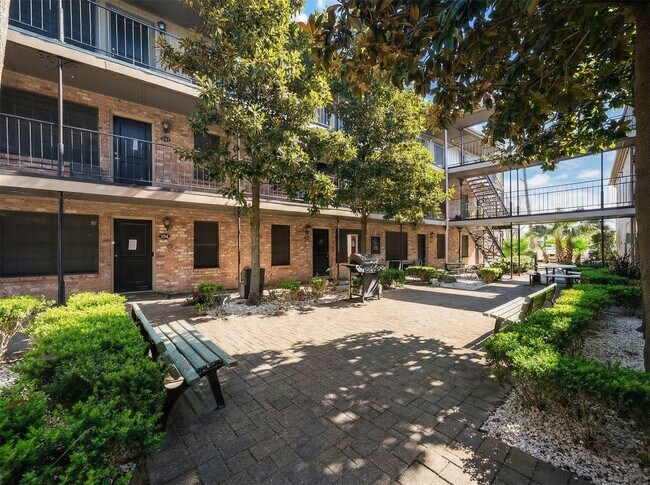 Building Photo - 4101 E NASA Pkwy