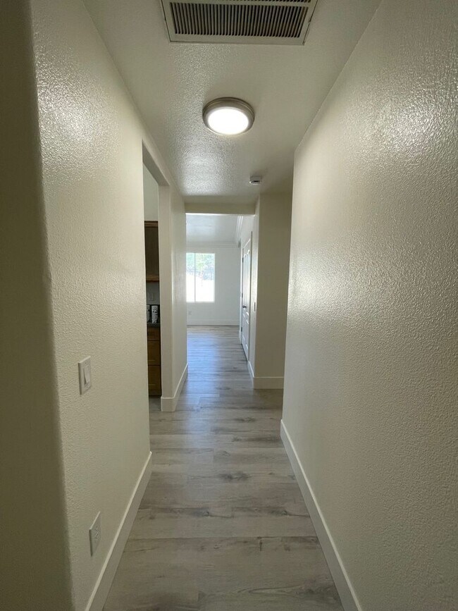 Building Photo - NEWLY RENOVATED 3BD/2BA SINGLE FAMILY HOME IN NORTH LAS VEGAS!