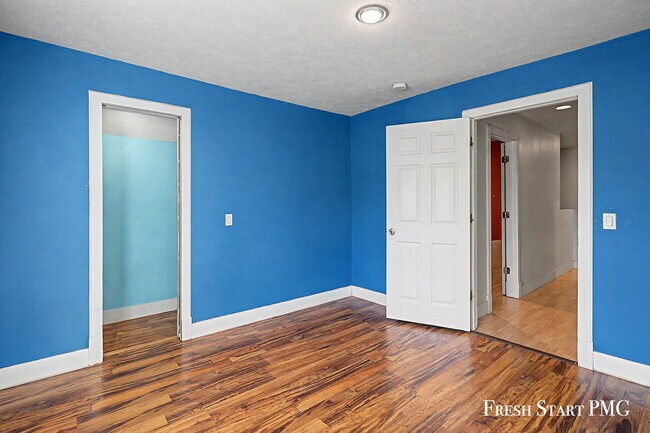 Building Photo - Spacious 5-Bed Home with 2.5 Baths