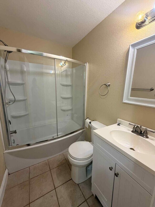 Building Photo - BEAUTIFUL 3 BEDROOM / 2 BATHROOM HOME IN J...