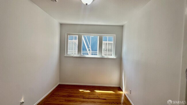 Building Photo - 52 Genoa Pl