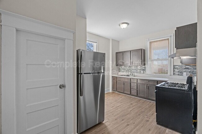 Building Photo - 6811 Etzel Ave