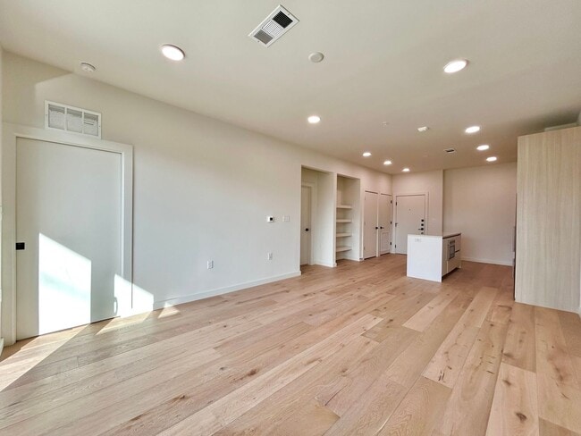 Building Photo - 2209 S 1st St