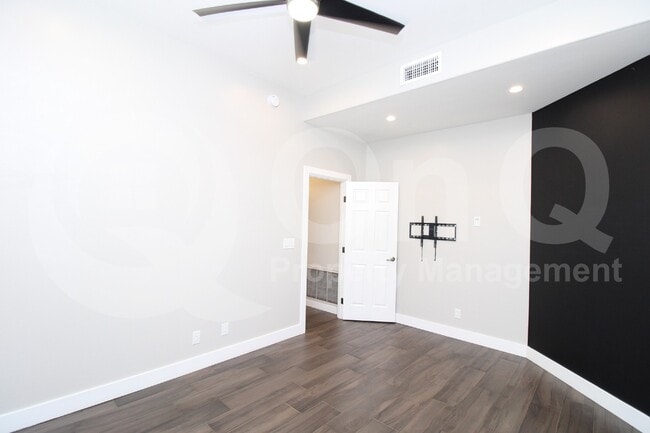 Building Photo - 6022 E Carriage Dr