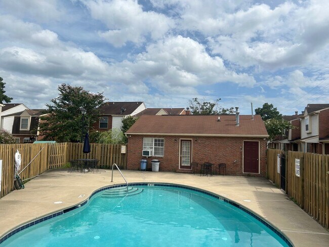 Building Photo - West Columbia Townhome in Stratford Place