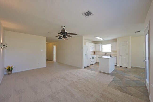 Building Photo - 28927 Rio Grande River Dr