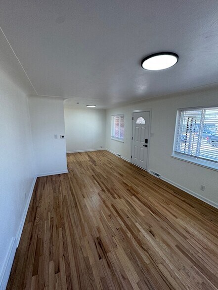 Building Photo - 1540 S Bellaire St