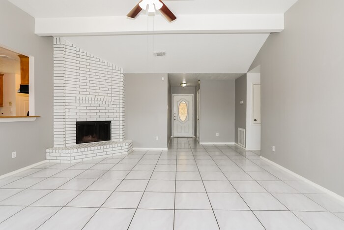 Building Photo - 14110 Magnolia Springs Dr