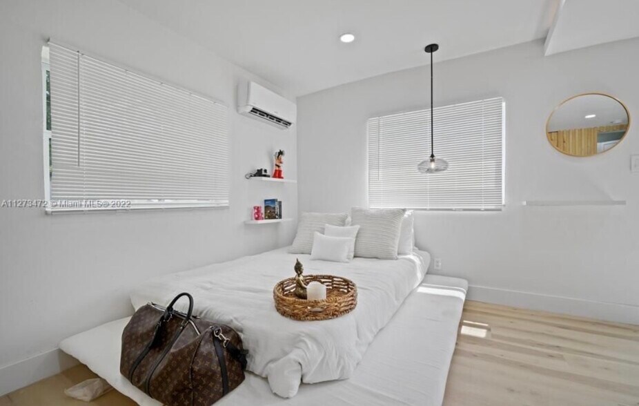 Building Photo - 1523 NE 148th St