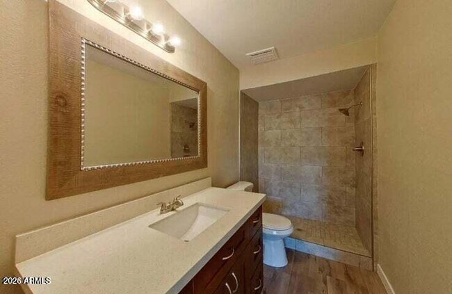 Building Photo - 11040 N 28th Dr