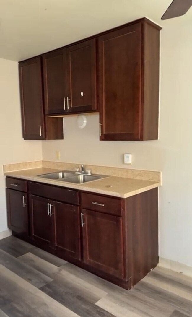 Building Photo - Clean and Spacious 1 Bedroom Unit in St. P...