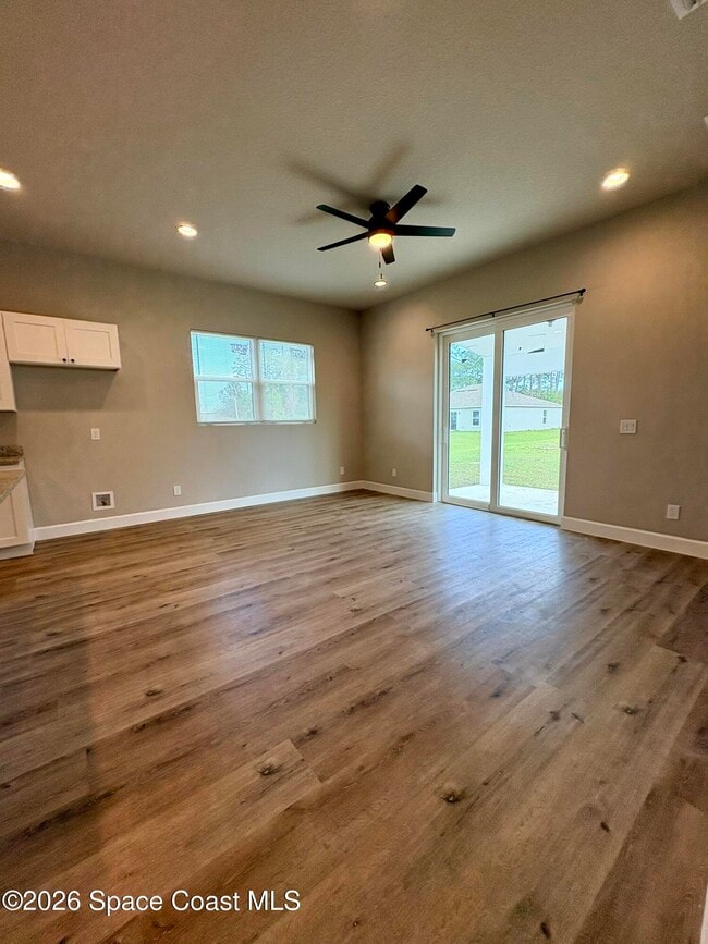 Building Photo - 3267 Slama Ave