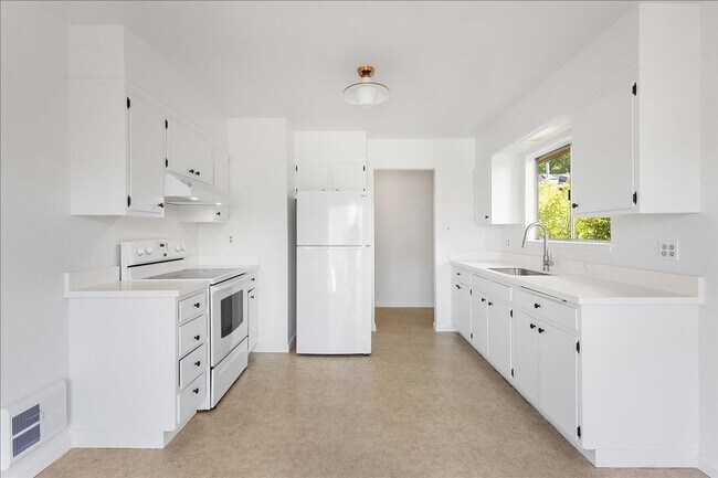 Building Photo - 2118 Alameda Ave