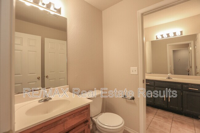 Building Photo - 3509 SW Deerfield Blvd