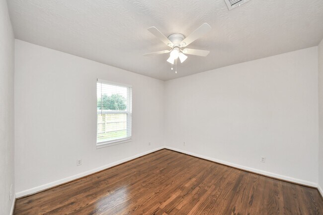 Building Photo - 5803 Darnell St