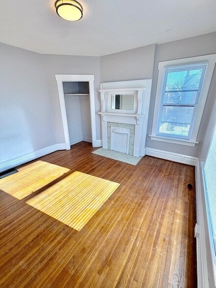 Building Photo - 356 E 20th Ave