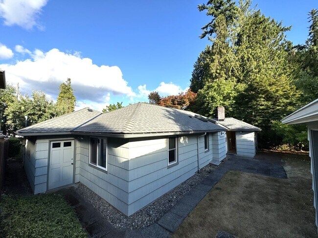 Building Photo - 10751 Durland Ave NE