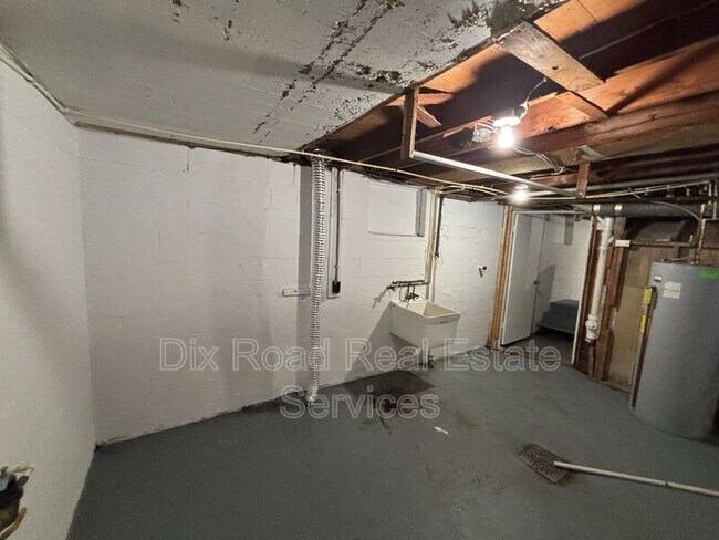 Building Photo - 1145 Chase Ave