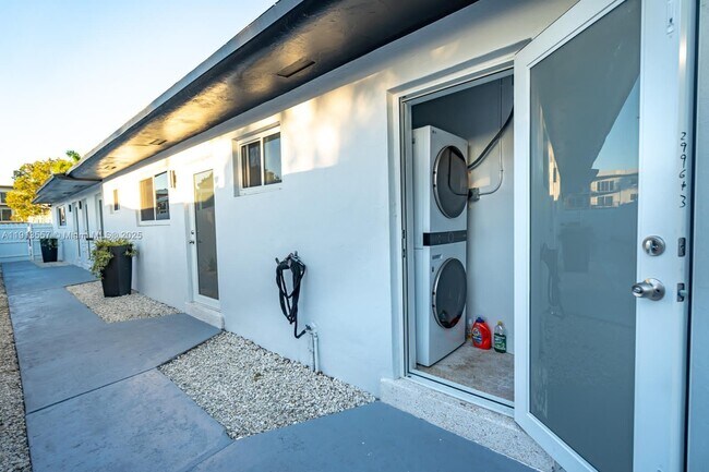 Building Photo - 2388 NE 173rd St