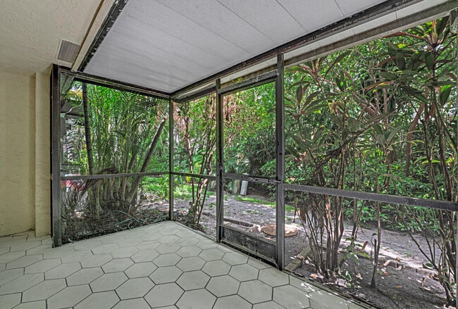 Building Photo - 2108 NE 44th St