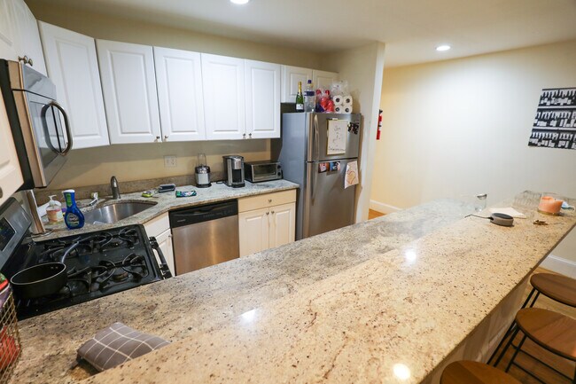 Building Photo - 318 Saint Paul St