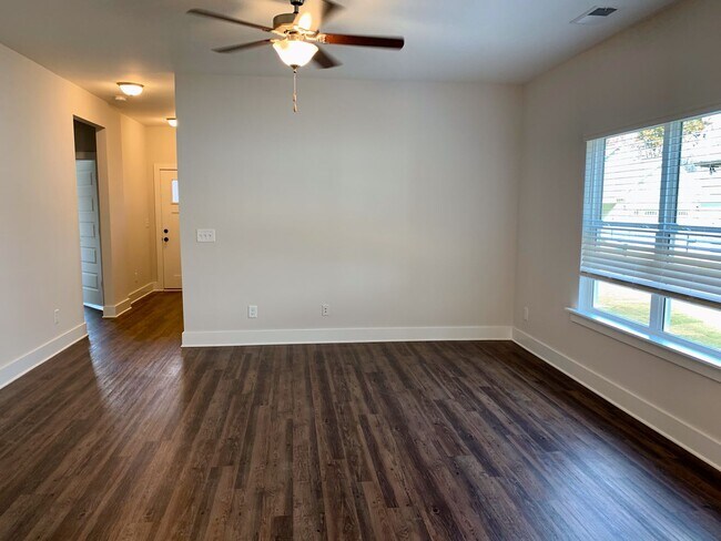 Building Photo - One level home with GARAGE and FENCED BACKYARD!