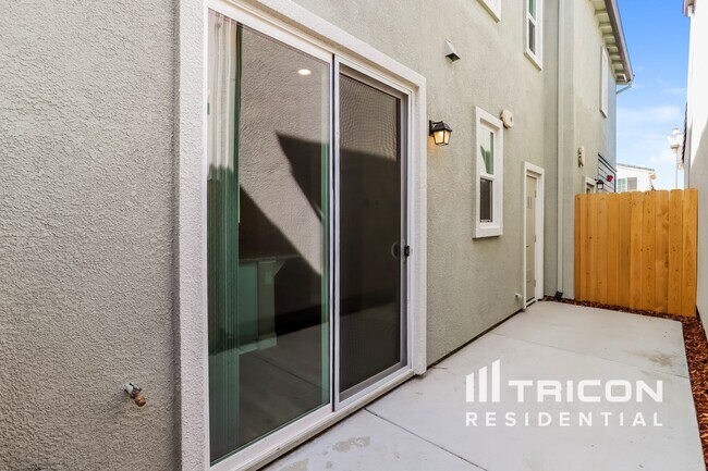 Building Photo - 2513 Gold Brk St