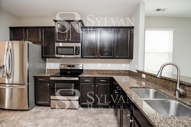 Building Photo - Feel welcome in this well-maintained 4BR 2...