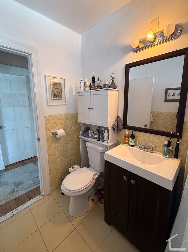 Building Photo - Beautiful Sunny Brighton 3-Bed w/ Parking