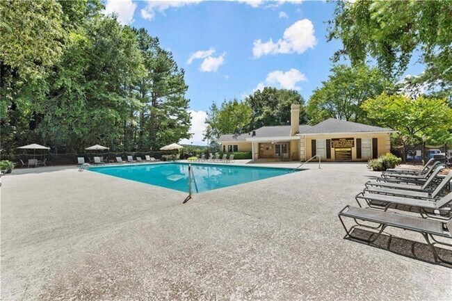 Building Photo - 1308 Pine Heights Dr NE