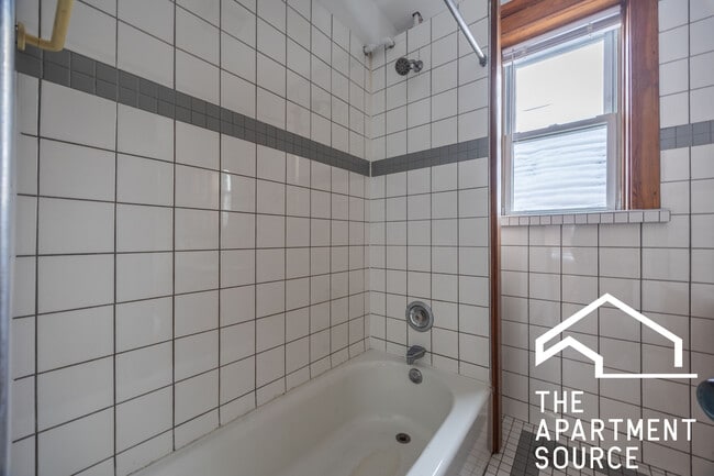 Building Photo - 2442 N Ashland Ave