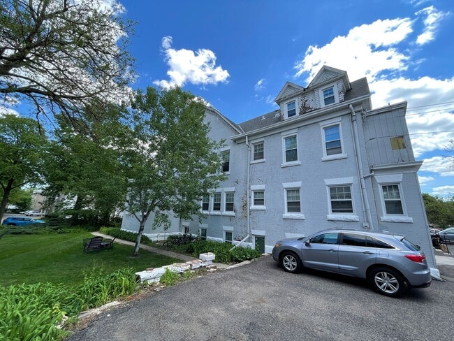 Building Photo - Second floor original guestroom of 1902 Mansion