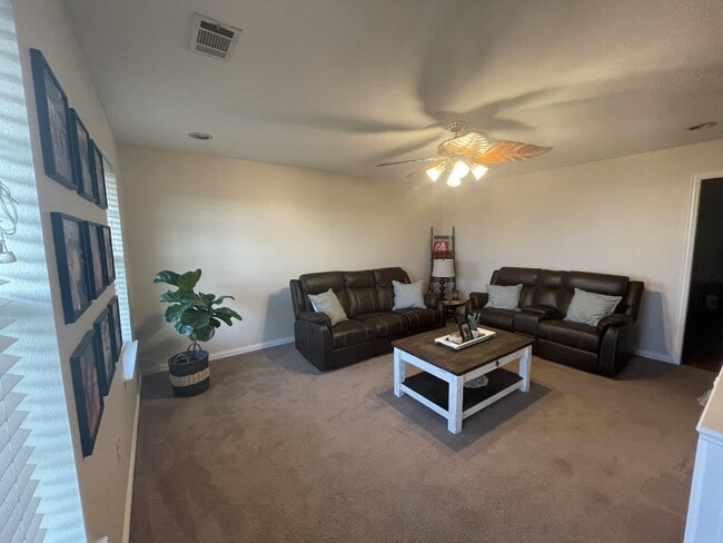 Primary Photo - 636 W Marshall Dr