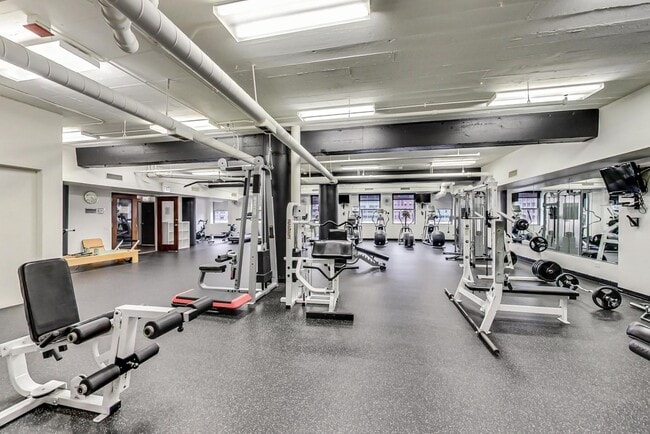 Building Photo - 165 N Canal St