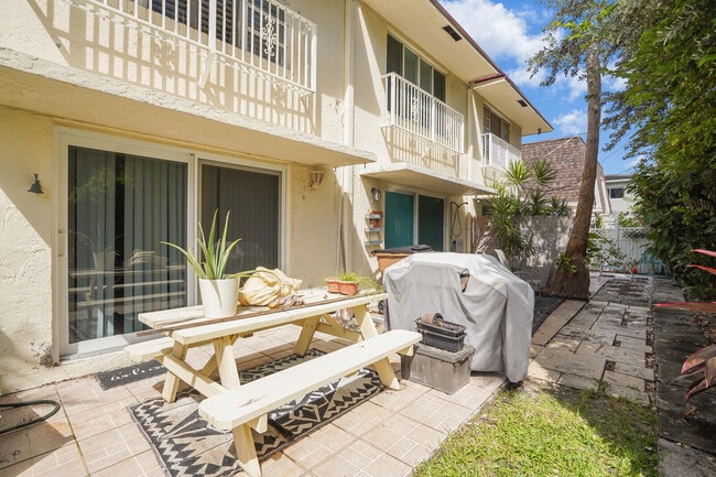 Building Photo - 584 SE 20th Ave