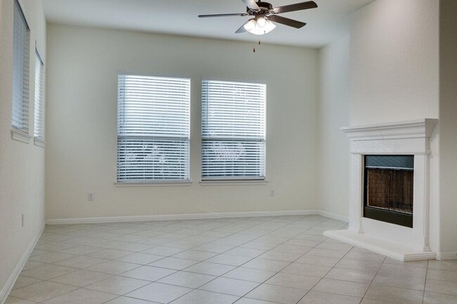 Building Photo - 717 Kingston Pl