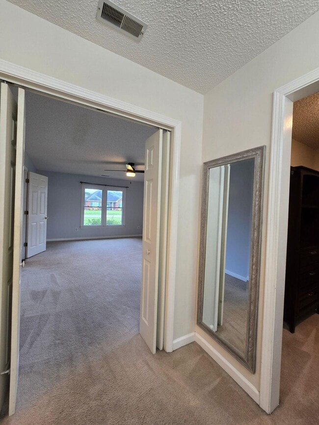 Building Photo - 2660 Nicholson Dr