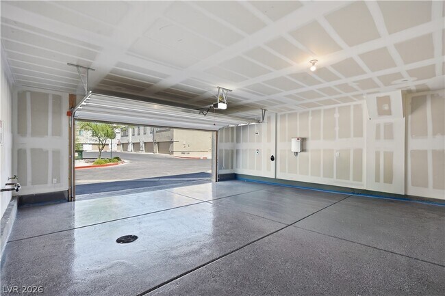 Building Photo - 6126 Garden Oasis St