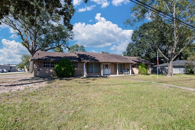 Building Photo - 1830 Baker Dr