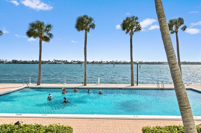 Building Photo - 2600 N Flagler Dr